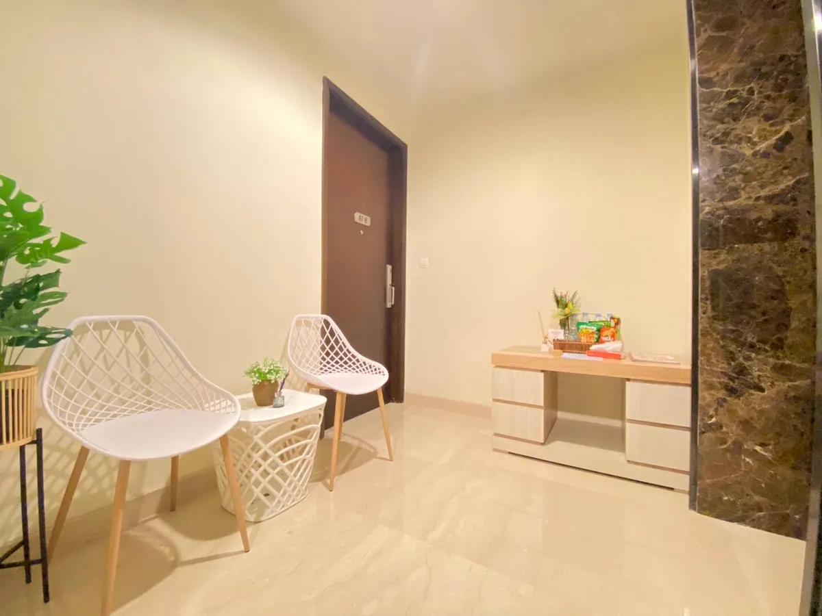 Emerald gallery image